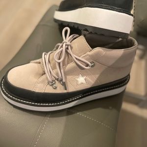 Converse suede size 6.5 color cream